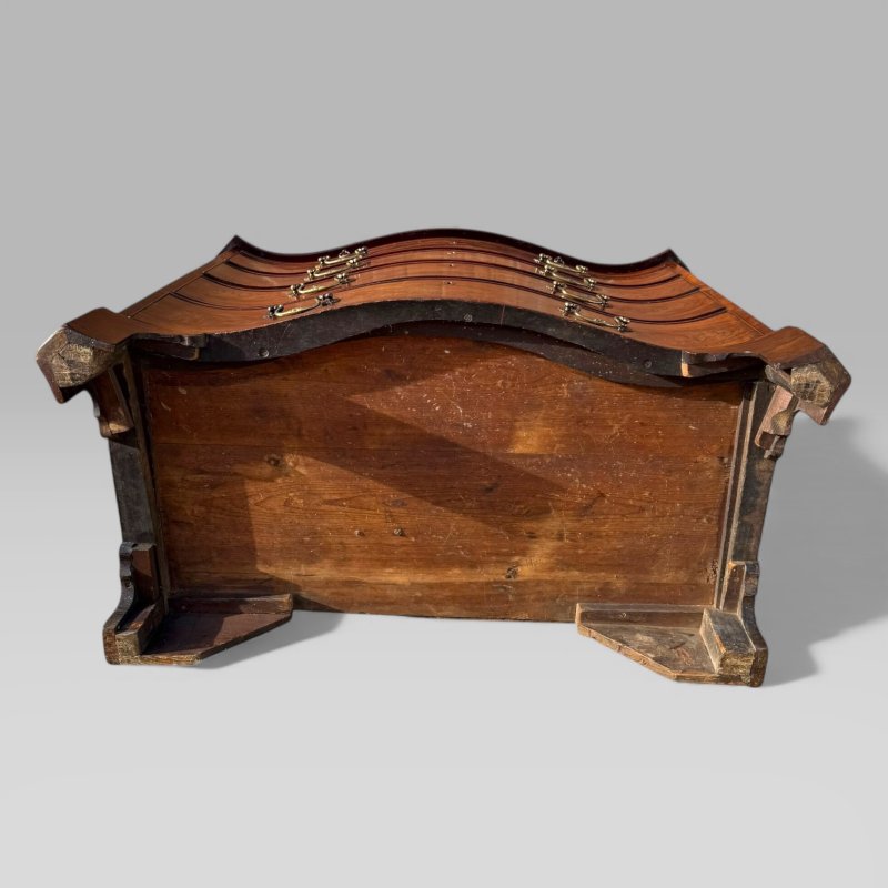 Antique Georgian 1760 Mahogany Serpentine Chest Of Drawers with Brushing Slide - Image 11